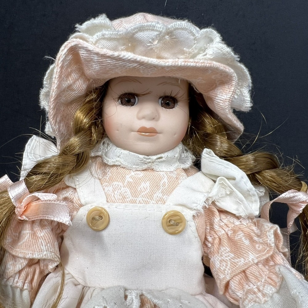 Geppeddo 9" Porcelain Girl Doll‎ Peach Hat Dress Vintage Collectible 80's 90's'